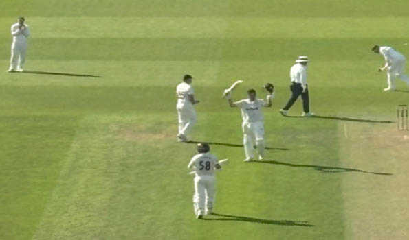 Surrey dominate opening day against Durham