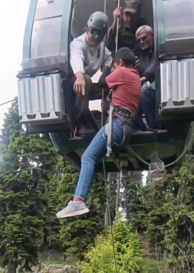 Over 300 tourists rescued as Gulmarg Gondola evacuation operation ends successfully