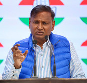 NEW DELHI, FEB 28 (UNI):- Congress leader Udit Raj, Chairman of Unorganised Workers and Employees Congress addressing a press conference at AICC headquarters , in New Delhi on Wednesday.UNI PHOTO-56u