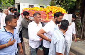 AHMEDABAD, JUN 15 (UNI)- Family members of Air India plane crash victims, Subh and Shagun Modi, get emotional during their last rites procession at Thaltej crematorium, in Ahmedabad on Sunday. UNI PHOTO-57U AHMEDABAD, JUN 15 (UNI)- Family members of Air India plane crash victims, Subh and Shagun Modi, get emotional during their last rites procession at Thaltej crematorium, in Ahmedabad on Sunday. UNI PHOTO-57U