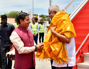 CHENNAI, JUN 15 (UNI)- Tamil Nadu Governor R N Ravi warmly welcomed by Vice President Jagdeep Dhankar at Chennai Airport on Sunday. UNI PHOTO-62U CHENNAI, JUN 15 (UNI)- Tamil Nadu Governor R N Ravi warmly welcomed by Vice President Jagdeep Dhankar at Chennai Airport on Sunday. UNI PHOTO-62U