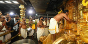 SABARIMALA (KERALA), JUN 15 (UNI)- Chief Priest Kandararu Brahmadathan performing 'Kalabham Ezunnallathu' at the world famous Lord Ayyappa temple, in Sabarimala on Sunday. UNI PHOTO-63U SABARIMALA (KERALA), JUN 15 (UNI)- Chief Priest Kandararu Brahmadathan performing 'Kalabham Ezunnallathu' at the world famous Lord Ayyappa temple, in Sabarimala on Sunday. UNI PHOTO-63U