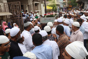 AHMEDABAD, JUN 21 (UNI):- Family members and relatives take part in last rites procession of 4 Sayied family members died in Air India plane crash at Khapur area in Ahmedabad, on Saturday. UNI PHOTO-187U AHMEDABAD, JUN 21 (UNI):- Family members and relatives take part in last rites procession of 4 Sayied family members died in Air India plane crash at Khapur area in Ahmedabad, on Saturday. UNI PHOTO-187U