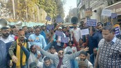 DEHRADUN, JAN 20 (UNI):-Doon Autorickshaw Drivers Association stage protest against government in support of their six point demands in Dehradun on Tuesday UNI PHOTO 124U