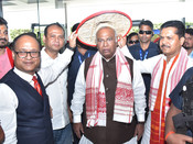 GUWAHATI, APR 27 (UNI):- Congress President Mallikarjun Kharge being welcomed by party leaders at an election rally in support of party candidate for Lok Sabha elections, in Guwahati on Saturday. UNI PHOTO-27U